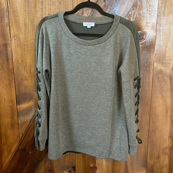 Andrée by Unit sweater - Size Small - Picture 1 of 4